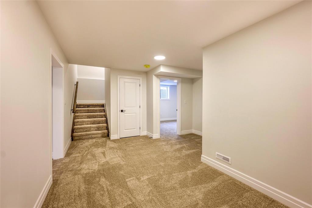 628 SWEETBAY Crescent, Sarnia, Ontario, Canada