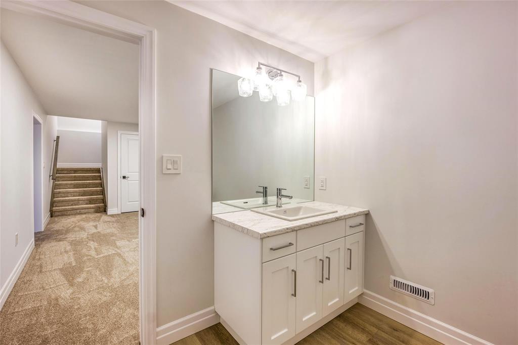 628 SWEETBAY Crescent, Sarnia, Ontario, Canada
