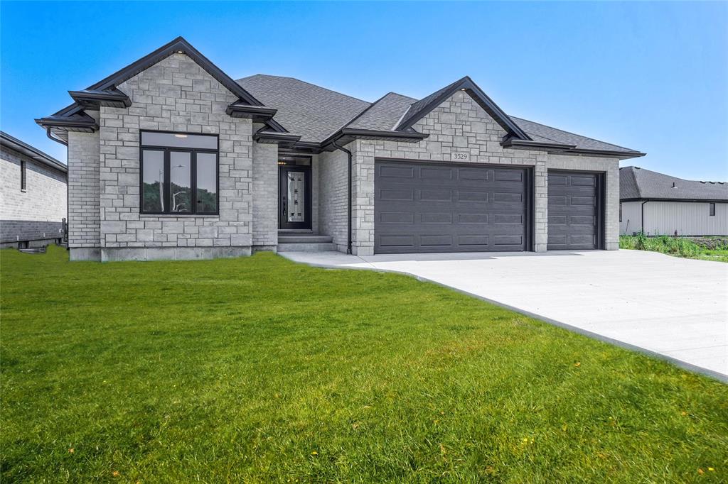 3595 Paul Crescent, Plympton-wyoming Ontario, Canada