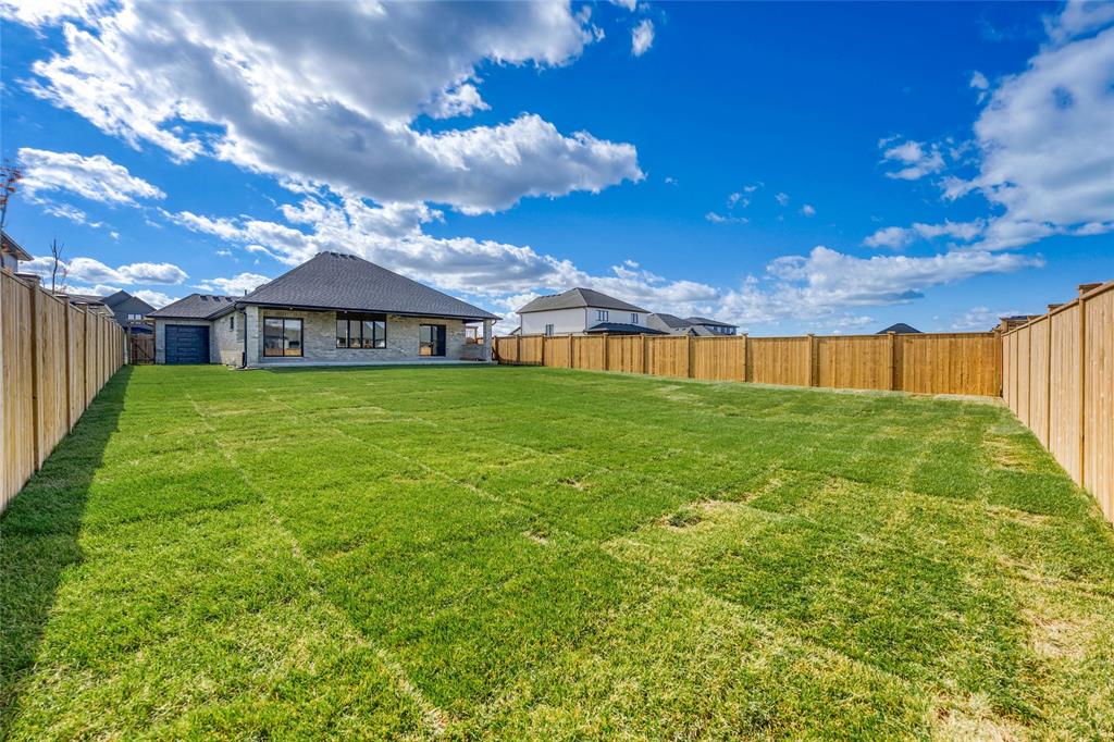 6711 SHAKER Lane, Plympton-Wyoming, Ontario, Canada photo 2