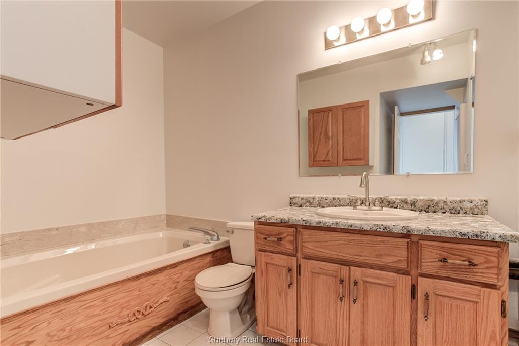 2084 Highgate Road, Sudbury, Ontario, Canada