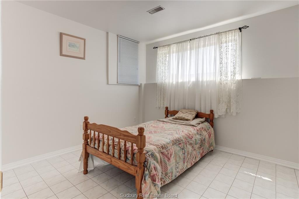2084 Highgate Road, Sudbury, Ontario, Canada