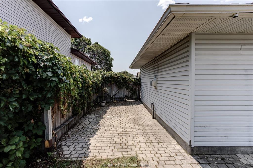 2084 Highgate Road, Sudbury, Ontario, Canada