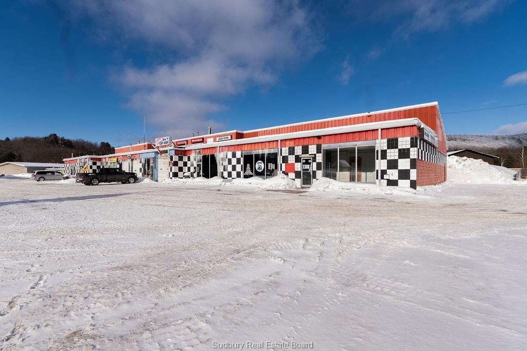 6 Oakland Avenue, Elliot Lake Ontario, Canada