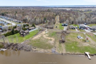 515 champagne pin 490860185, Sturgeon Falls Ontario, Canada