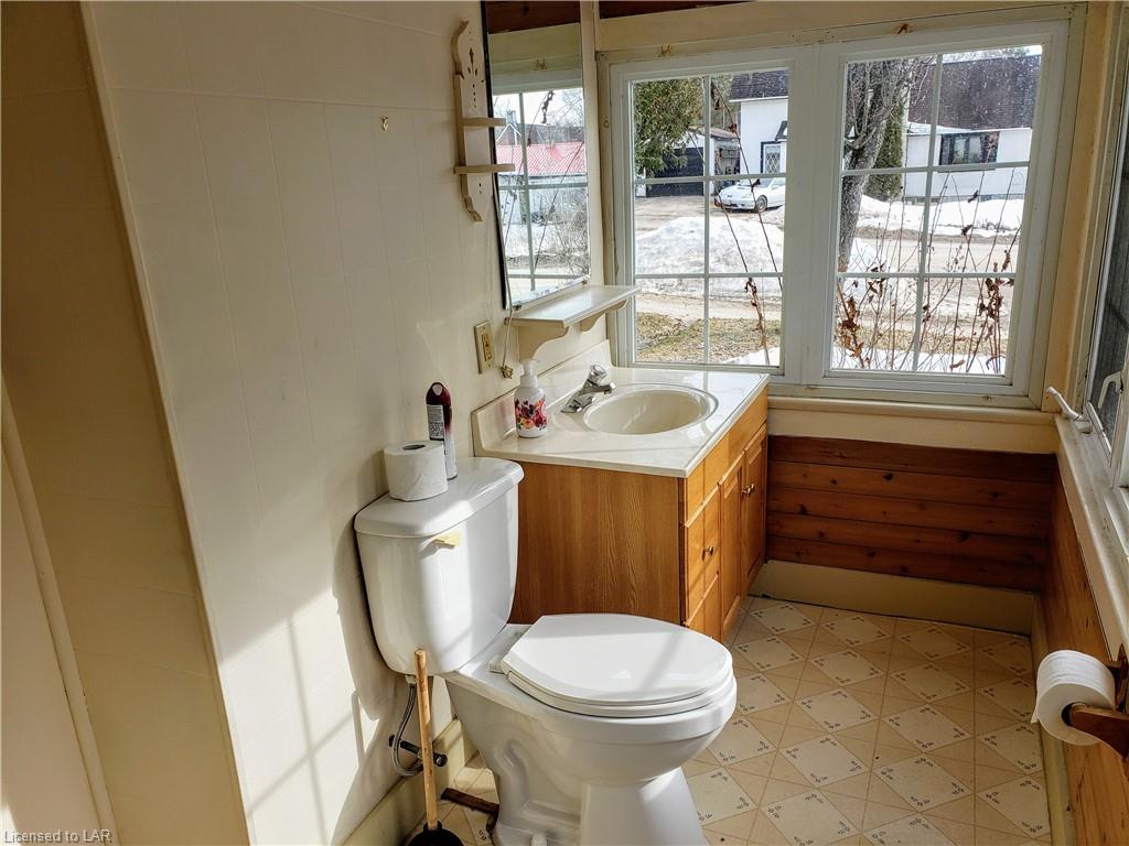 135 HUSTON Street, Burk's Falls Ontario, Canada