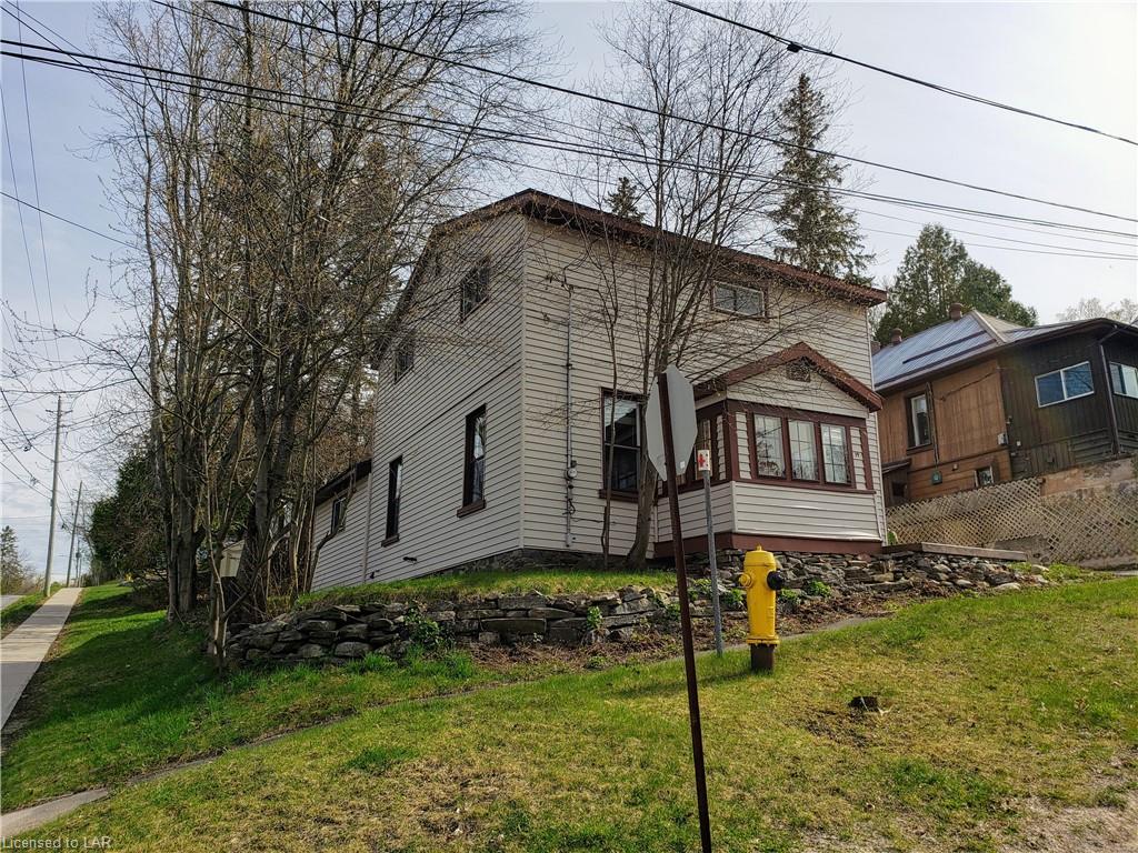 19 LANSDOWNE Street W, Huntsville Ontario, Canada