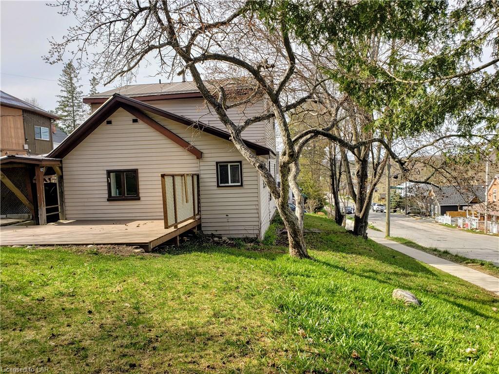 19 LANSDOWNE Street W, Huntsville Ontario, Canada