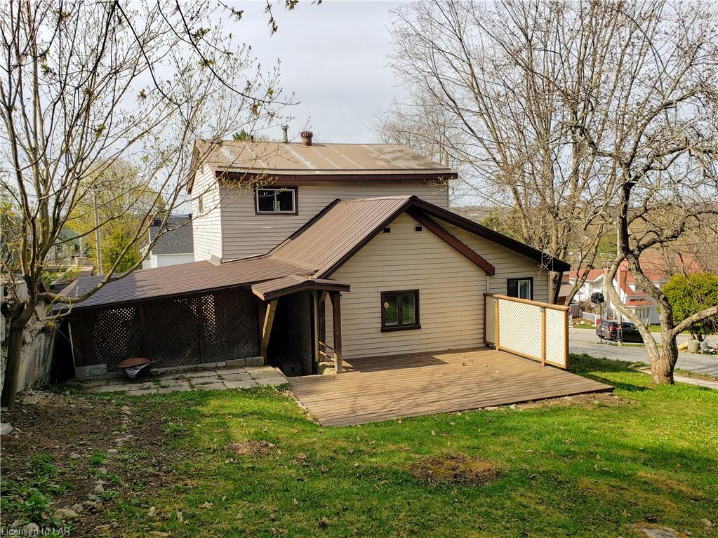 19 LANSDOWNE Street W, Huntsville Ontario, Canada