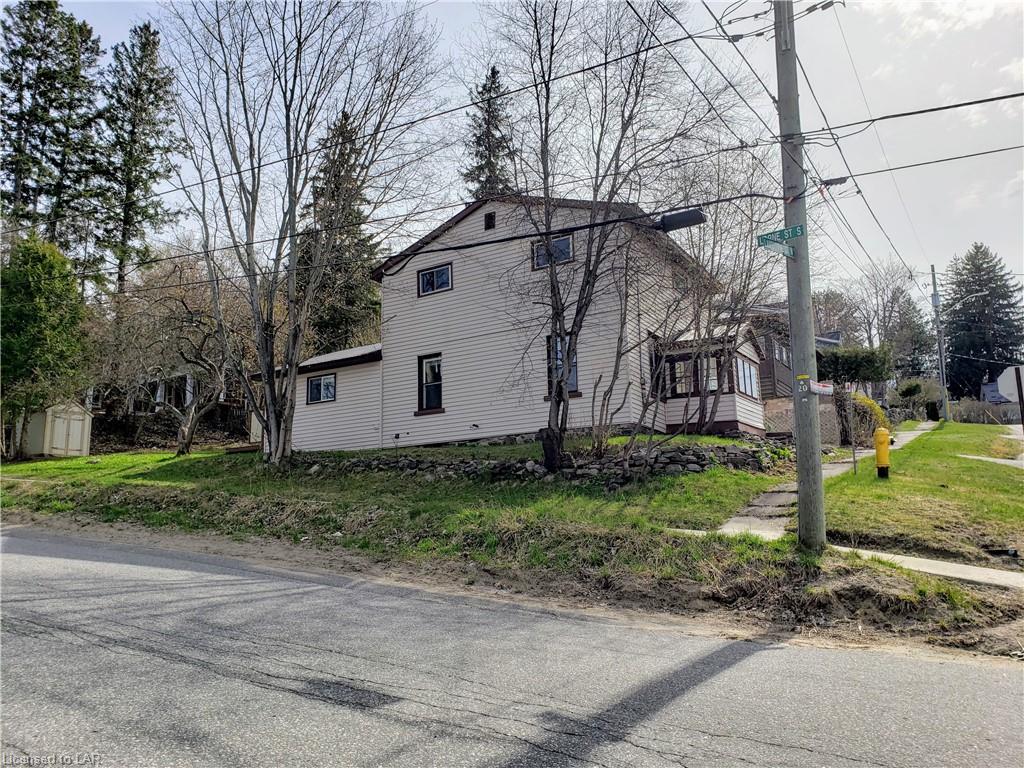 19 LANSDOWNE Street W, Huntsville Ontario, Canada