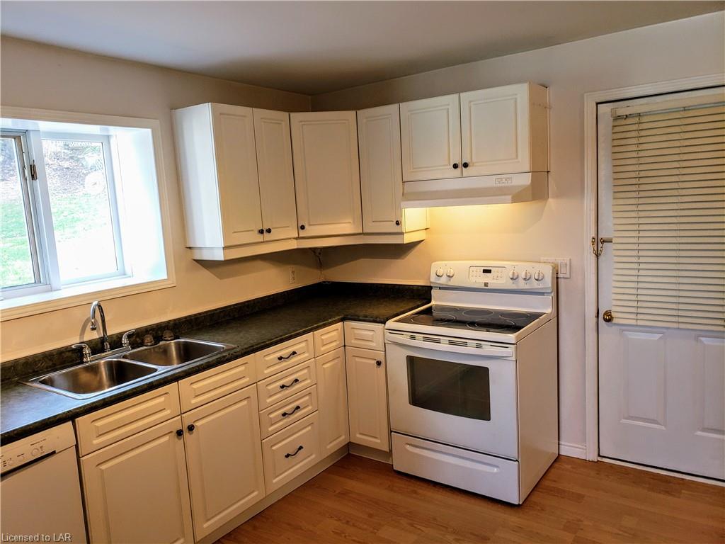 19 LANSDOWNE Street W, Huntsville Ontario, Canada