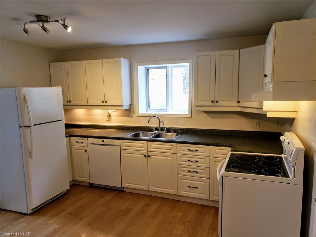 19 LANSDOWNE Street W, Huntsville Ontario, Canada