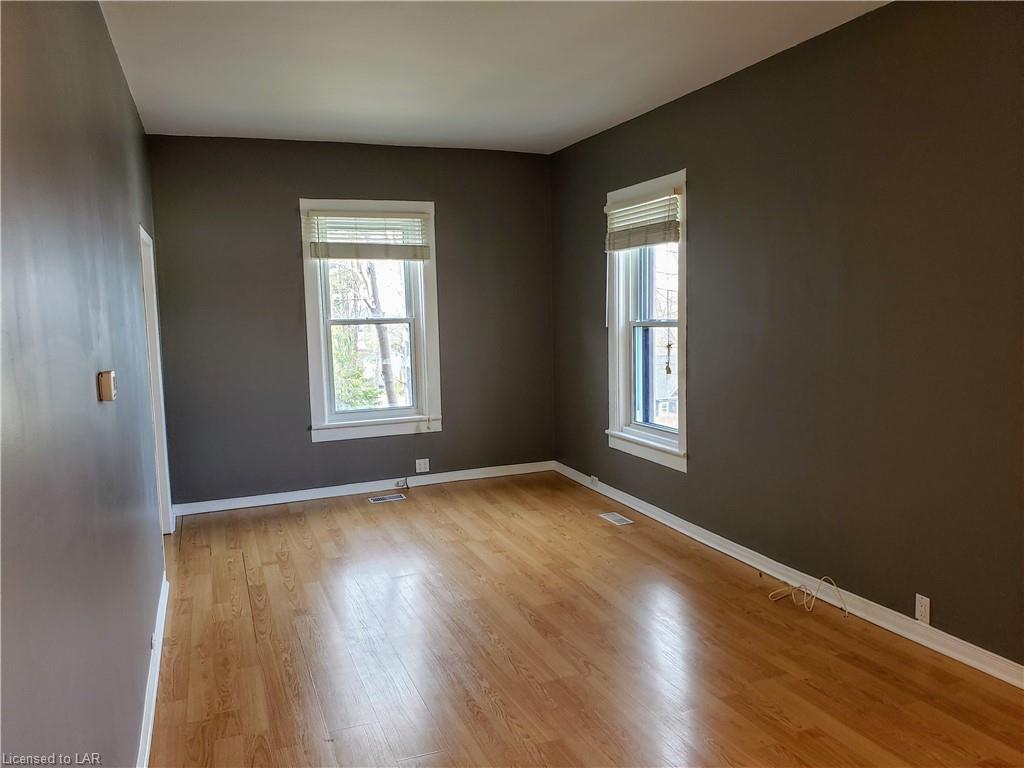 19 LANSDOWNE Street W, Huntsville Ontario, Canada
