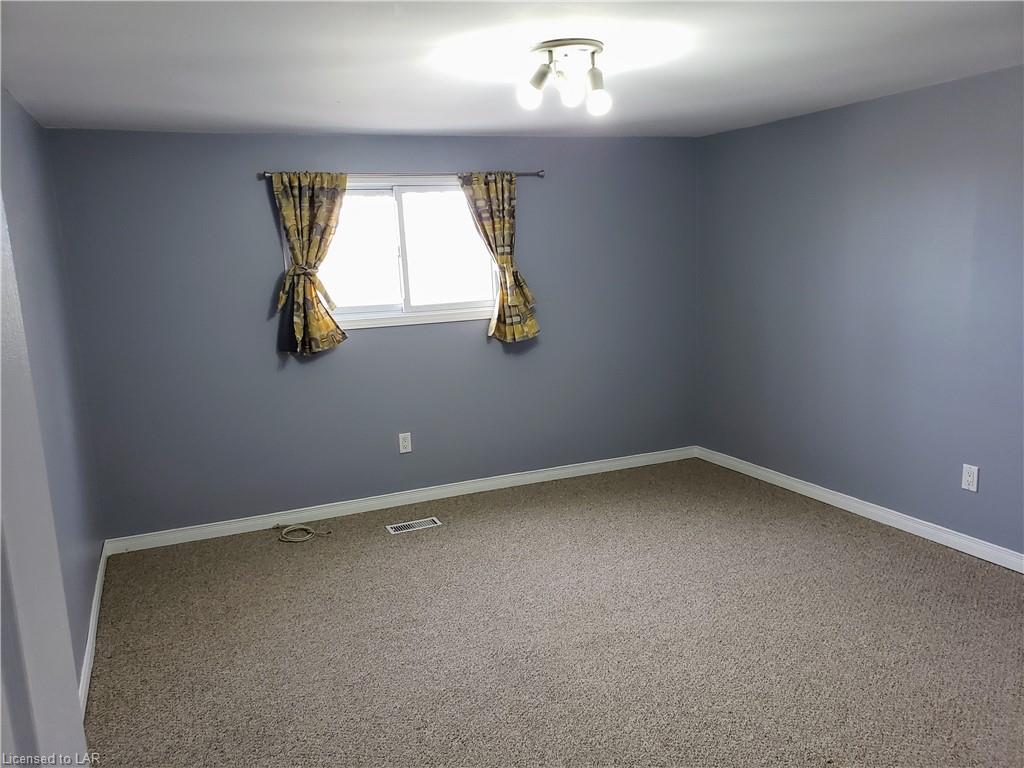 19 LANSDOWNE Street W, Huntsville Ontario, Canada
