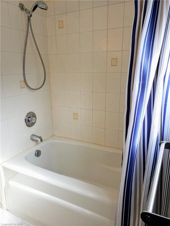 19 LANSDOWNE Street W, Huntsville Ontario, Canada
