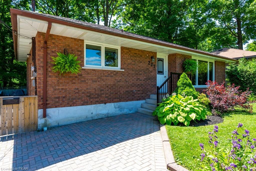 221 WOODLAND Drive, Selwyn Ontario, Canada