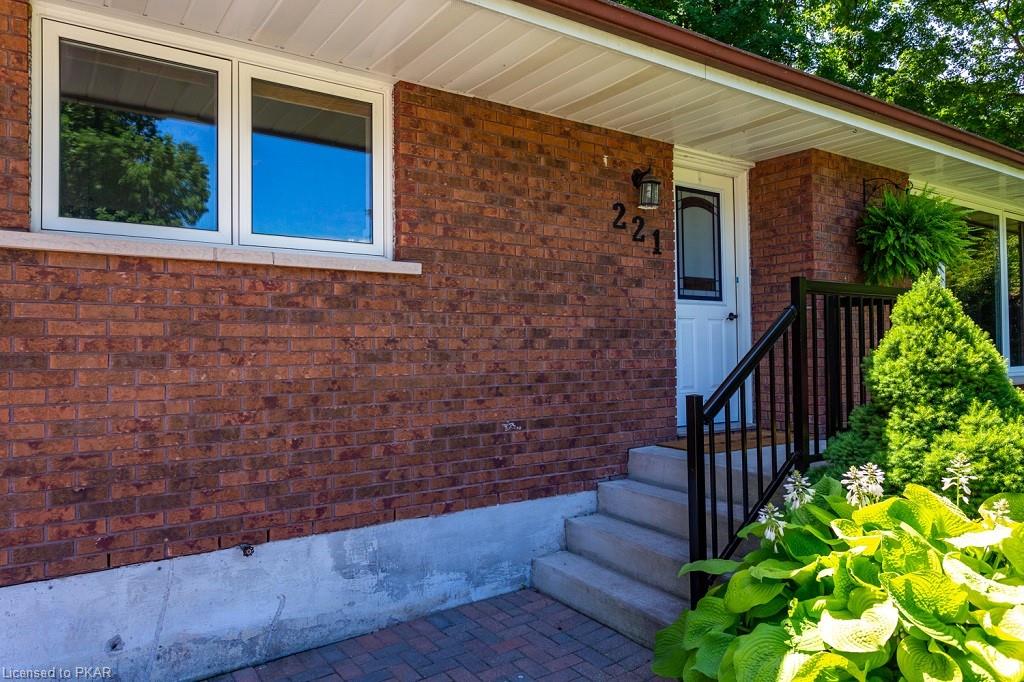 221 WOODLAND Drive, Selwyn Ontario, Canada