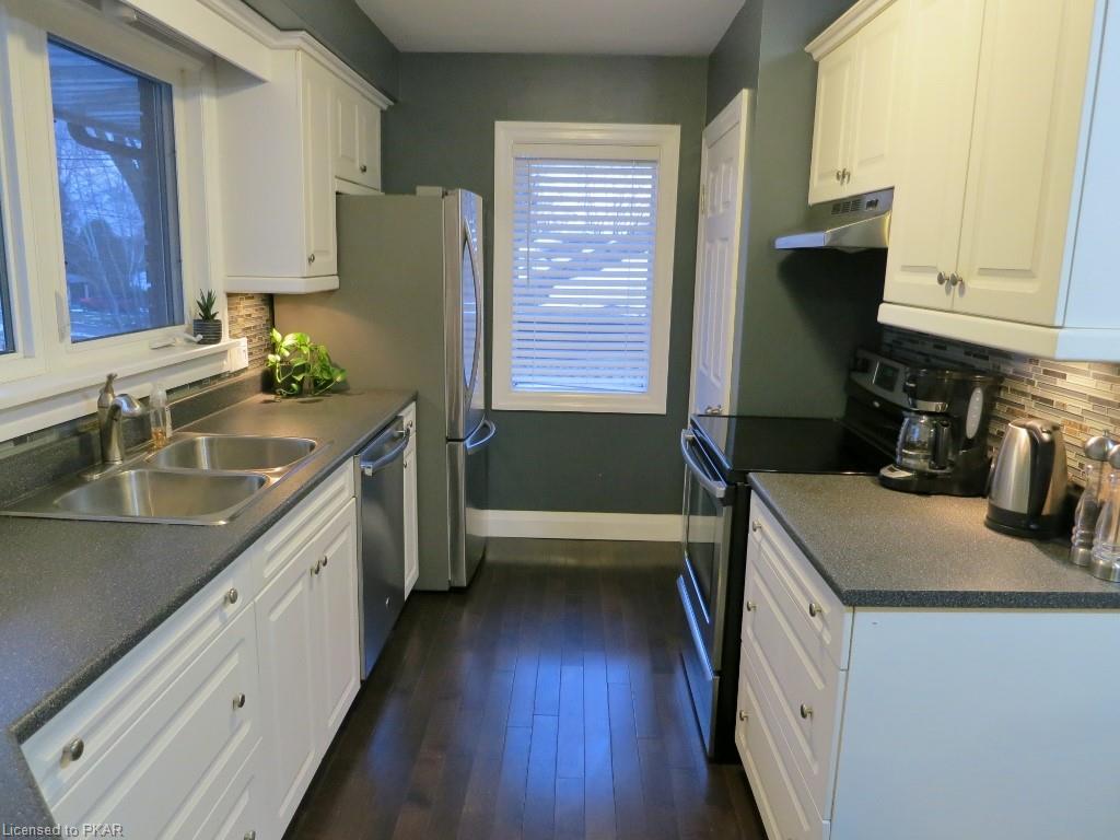 221 WOODLAND Drive, Selwyn Ontario, Canada