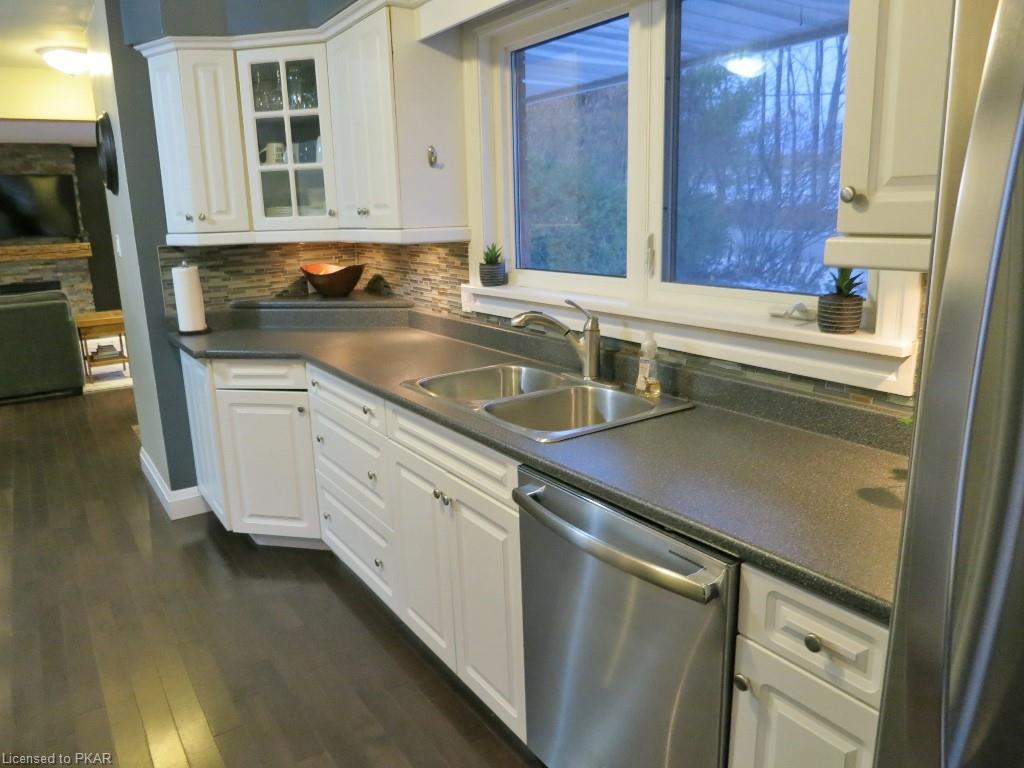 221 WOODLAND Drive, Selwyn Ontario, Canada