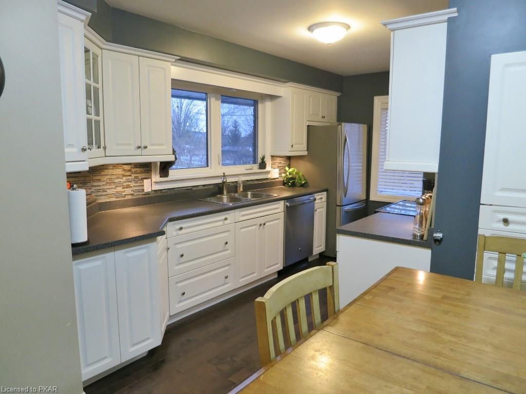 221 WOODLAND Drive, Selwyn Ontario, Canada
