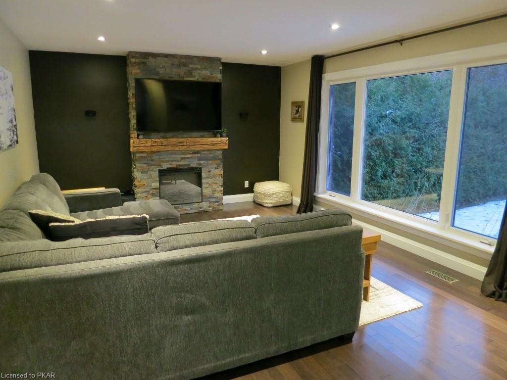 221 WOODLAND Drive, Selwyn Ontario, Canada