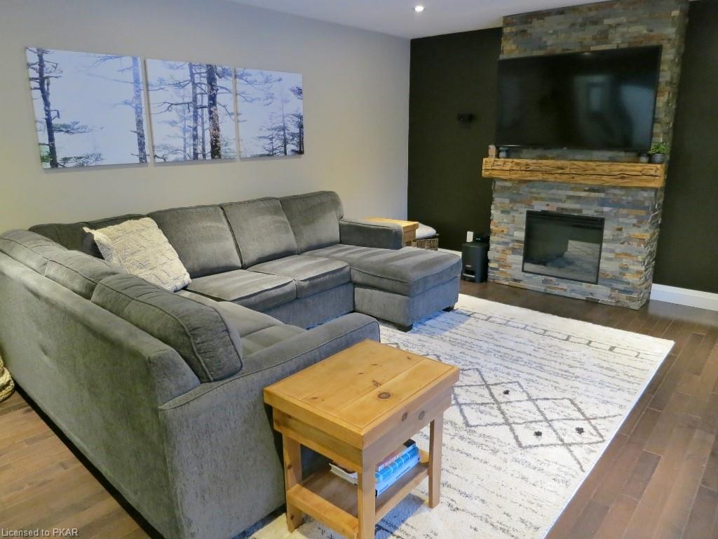 221 WOODLAND Drive, Selwyn Ontario, Canada