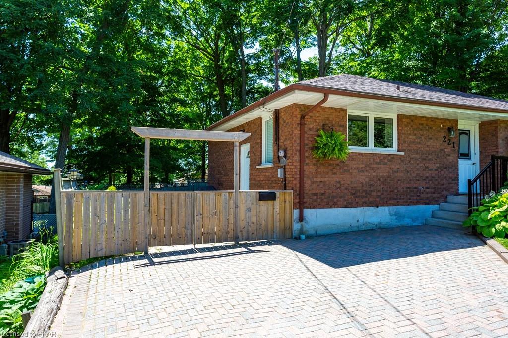 221 WOODLAND Drive, Selwyn Ontario, Canada