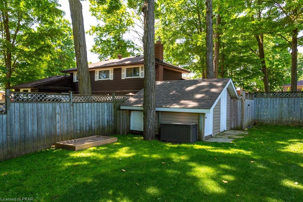 221 WOODLAND Drive, Selwyn Ontario, Canada