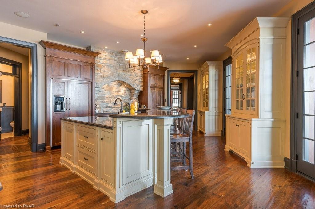 890 BIRCHVIEW Road, Lakefield Ontario, Canada