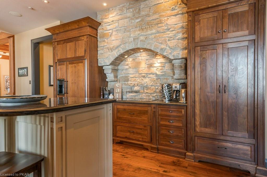 890 BIRCHVIEW Road, Lakefield Ontario, Canada