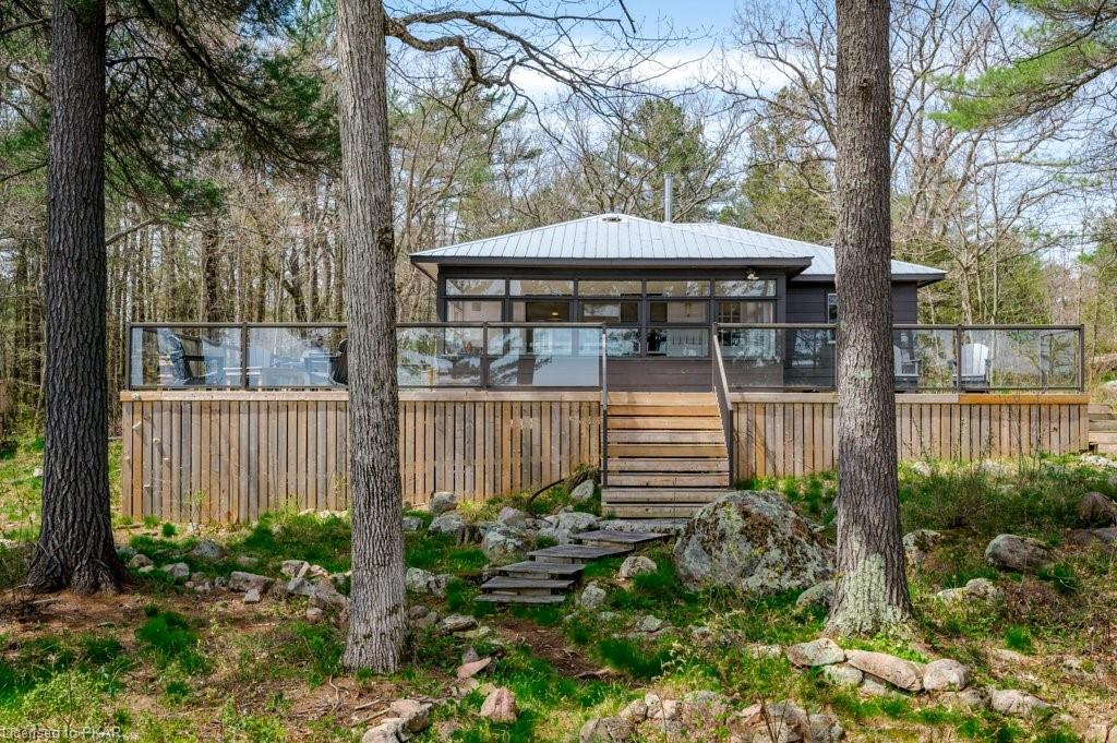 526 ISLAND 21 Island, Lakefield, Ontario, Canada
