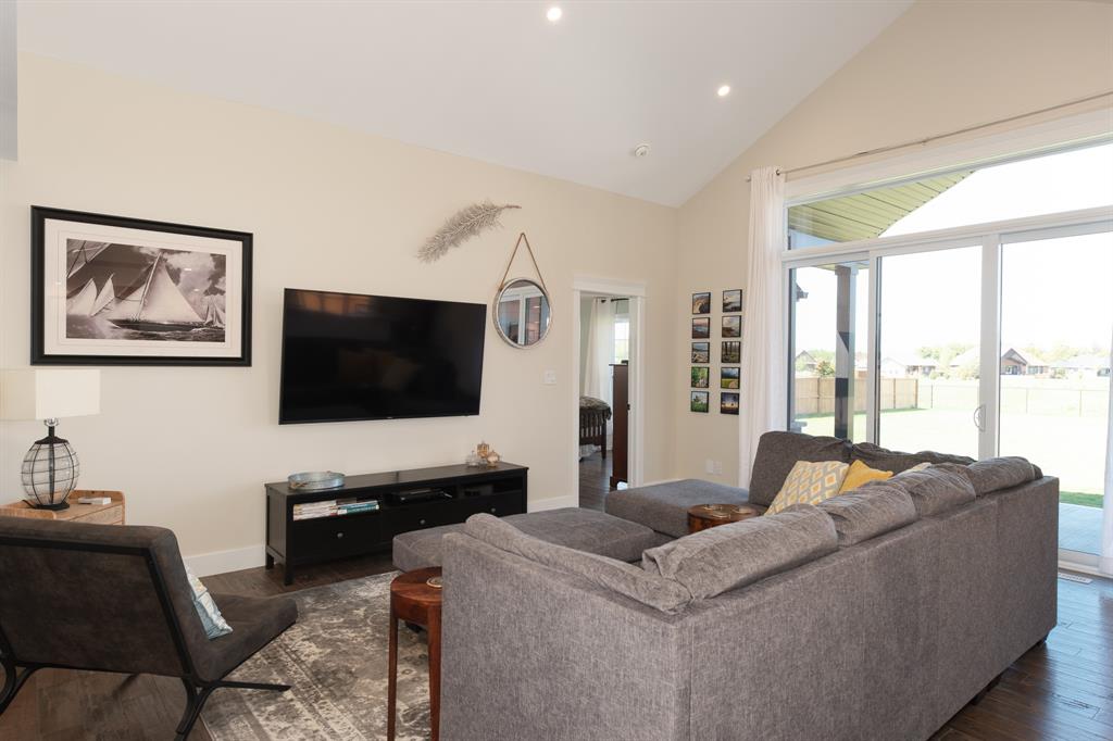 4035 VAN BREE Drive, Plympton-Wyoming Ontario, Canada