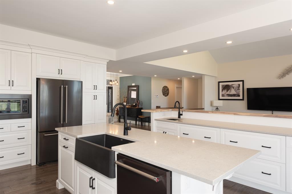 4035 VAN BREE Drive, Plympton-Wyoming Ontario, Canada