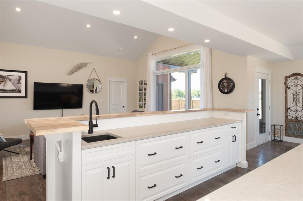 4035 VAN BREE Drive, Plympton-Wyoming Ontario, Canada