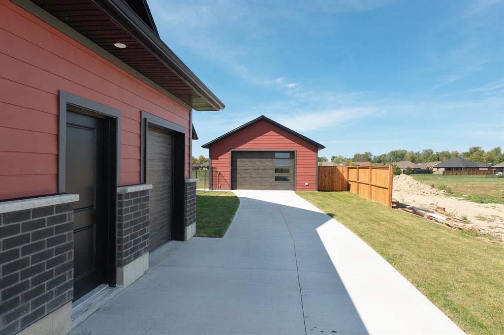 4035 VAN BREE Drive, Plympton-Wyoming Ontario, Canada