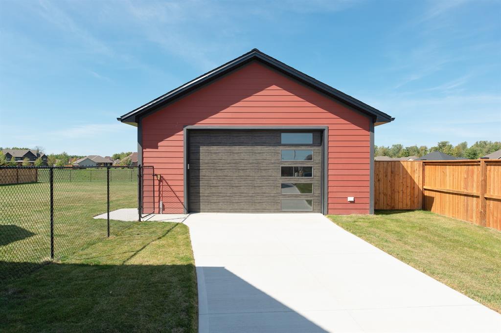 4035 VAN BREE Drive, Plympton-Wyoming Ontario, Canada