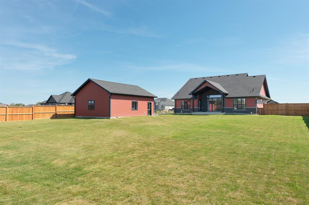 4035 VAN BREE Drive, Plympton-Wyoming Ontario, Canada