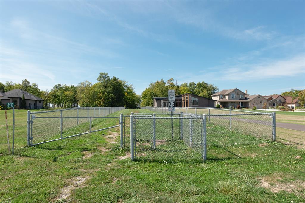 4035 VAN BREE Drive, Plympton-Wyoming Ontario, Canada