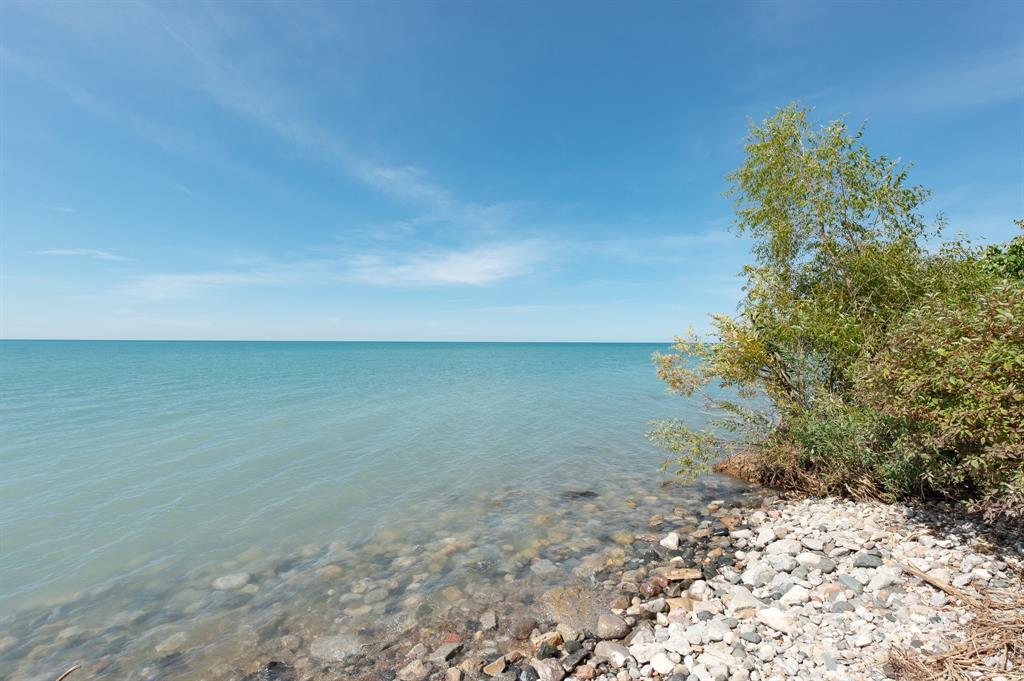 4035 VAN BREE Drive, Plympton-Wyoming Ontario, Canada