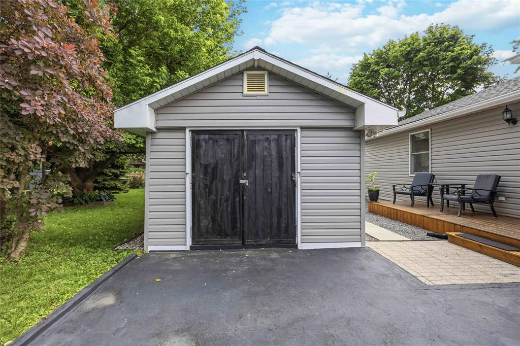 717 BENGARVIE Street, Point Edward, Ontario, Canada photo 22