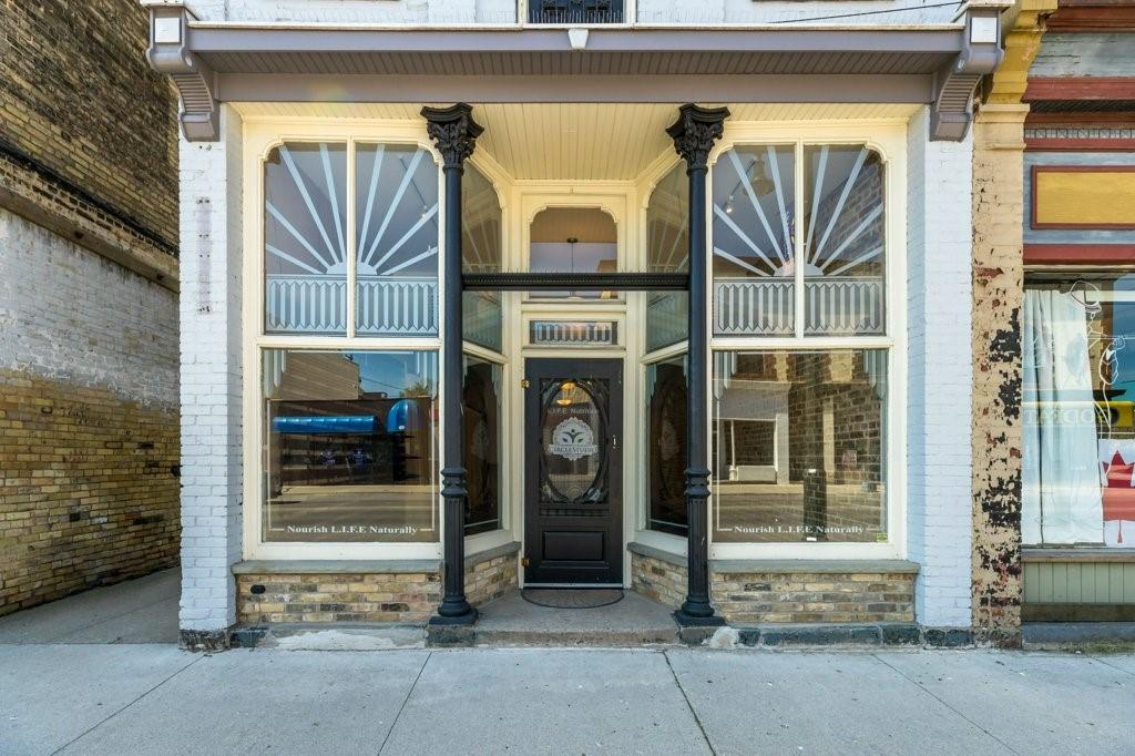 4215 PETROLIA Line, Petrolia Ontario, Canada