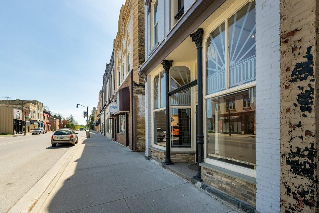 4215 PETROLIA Line, Petrolia Ontario, Canada