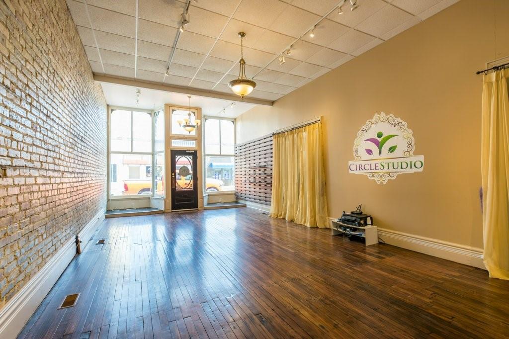 4215 PETROLIA Line, Petrolia Ontario, Canada
