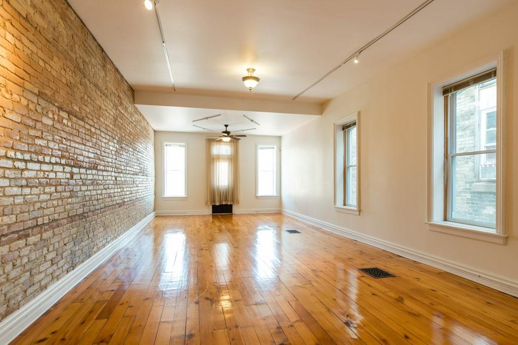 4215 PETROLIA Line, Petrolia Ontario, Canada