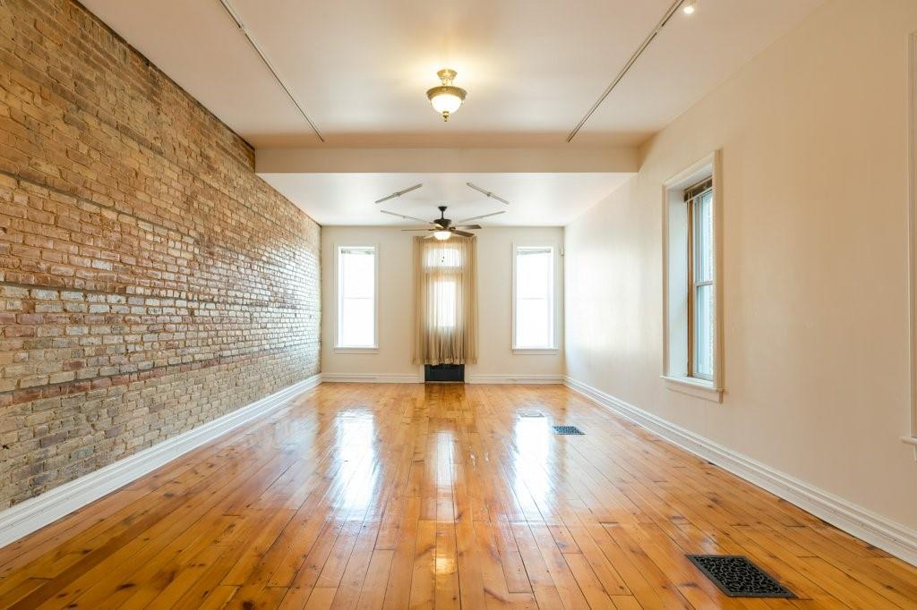 4215 PETROLIA Line, Petrolia Ontario, Canada