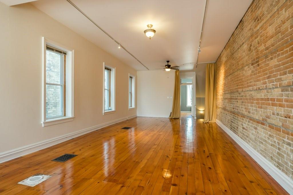 4215 PETROLIA Line, Petrolia Ontario, Canada