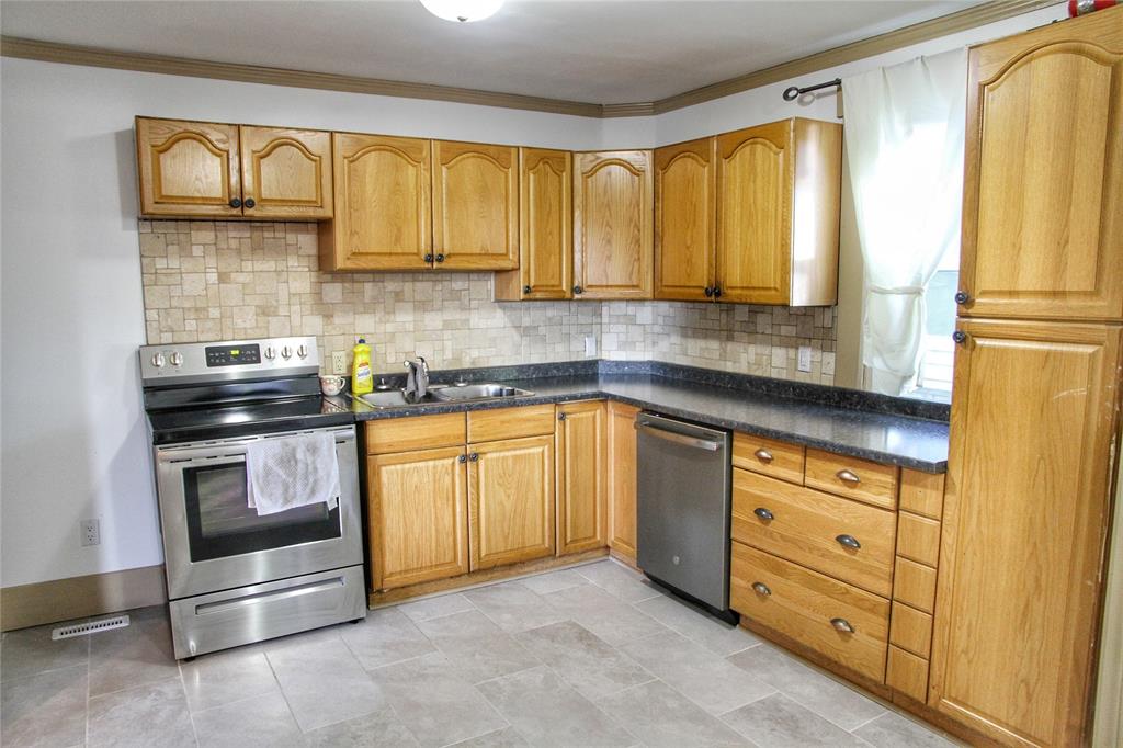580 ERROL Road West, Sarnia, Ontario, Canada