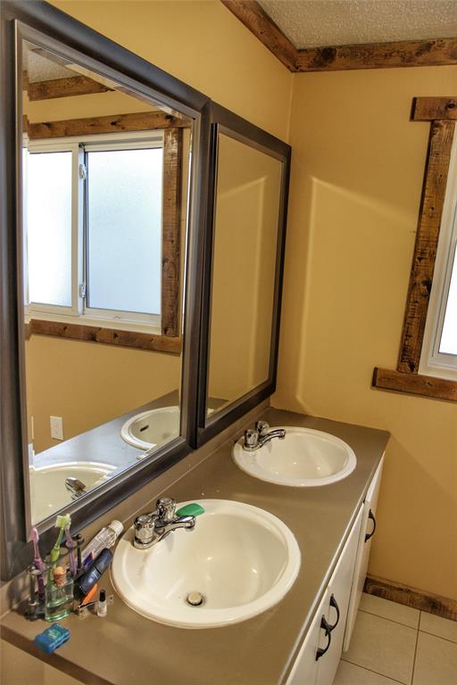 580 ERROL Road West, Sarnia, Ontario, Canada