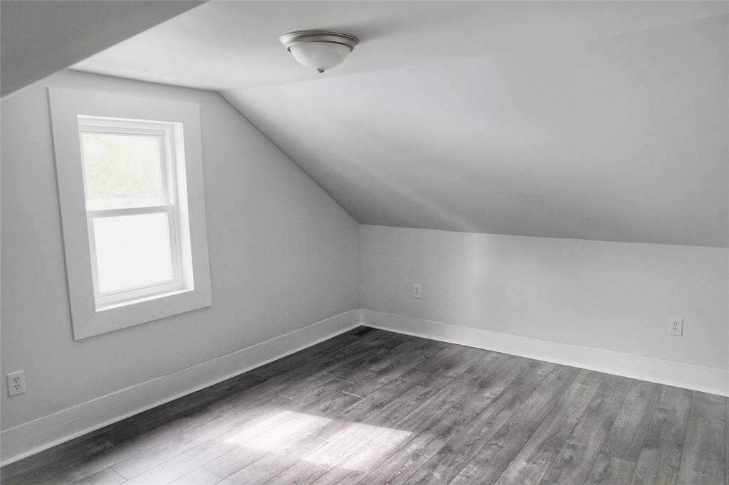 4152 JAMES Street, Petrolia, Ontario, Canada