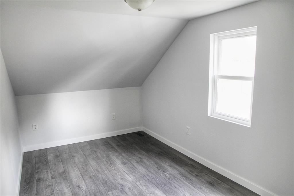 4152 JAMES Street, Petrolia, Ontario, Canada
